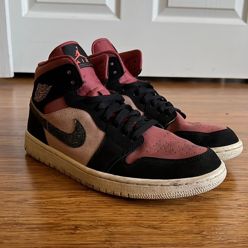 Nike Air Jordan 1 Mid Canyon Rust. Size M10/W11.5. Great condition lightly worn.